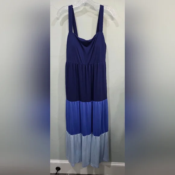 Blue Colorblock Maxi Dress - Picture 2 of 4